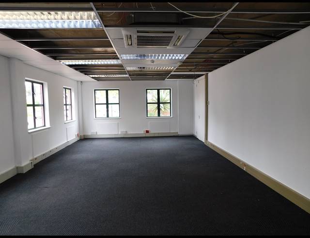 525M² OFFICE TO LET IN HYDE PARK